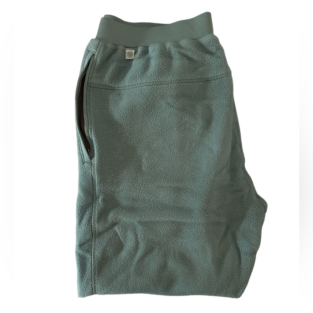 Plush men’s lululemon sweatpants